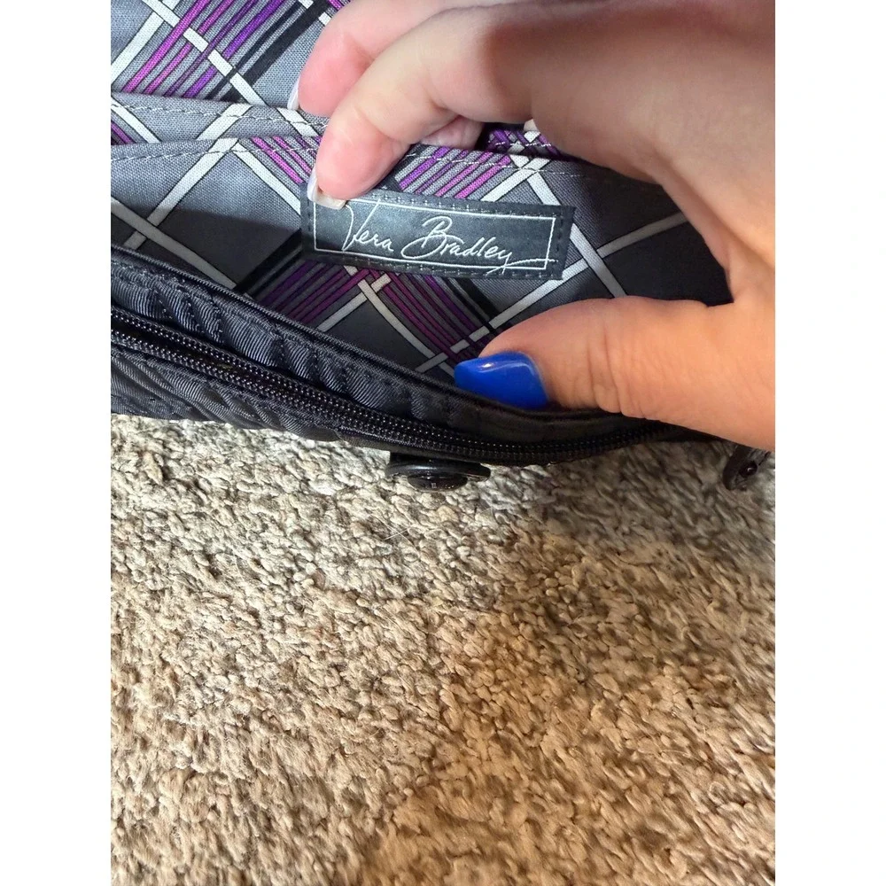 Vera Bradley NWOT black quilted nylon clutch wallet patent leather strap - Picture 8 of 10